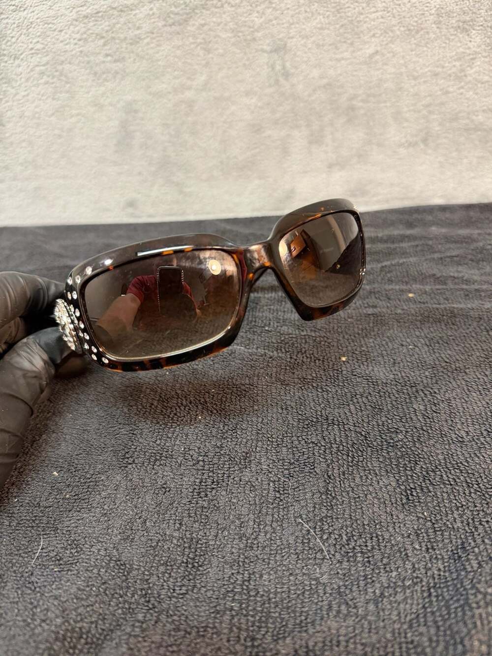 Global Eyewear RodeoQueenSunglasses
Smoke Gradient Lens Rhinestone StarConcho